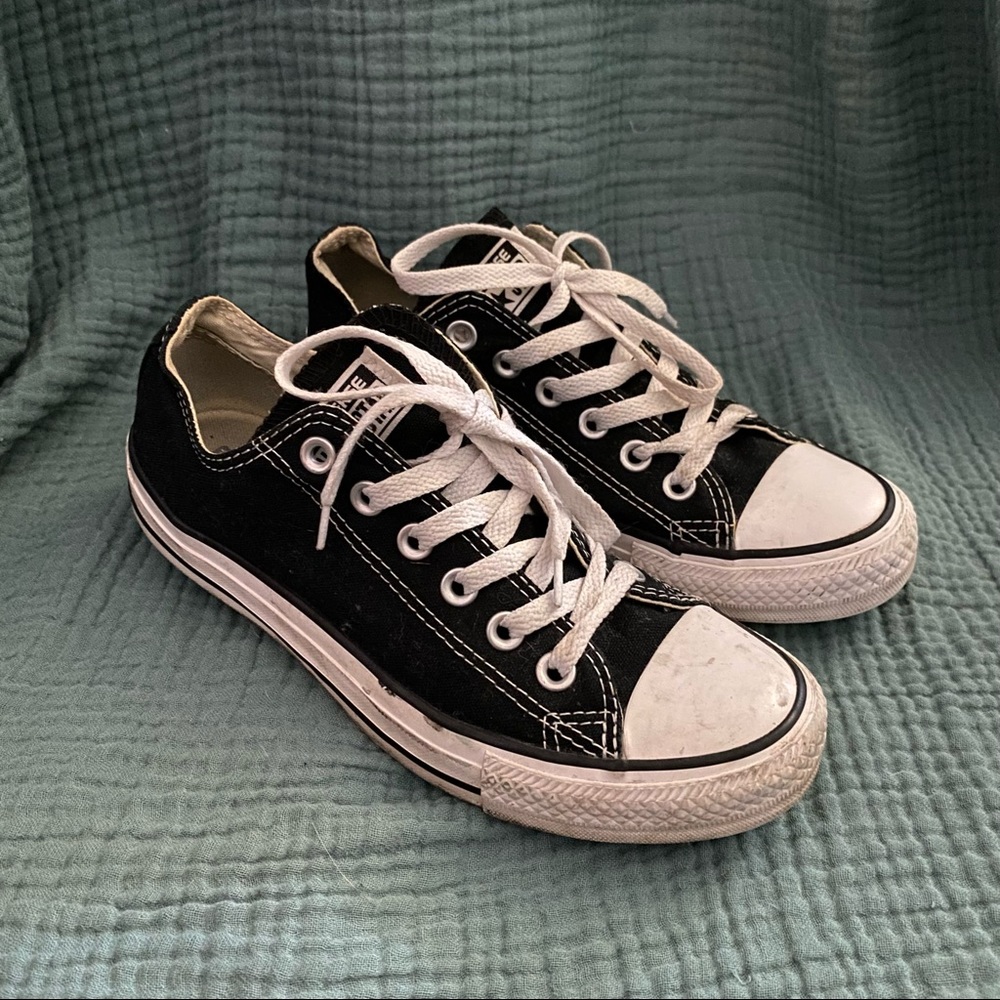 Converse Sneakers Size 7